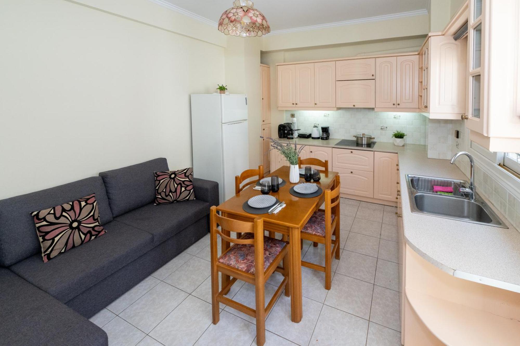 Mando Patrasso - Classical Apartment In The Center Of Patras With Free Parking 외부 사진
