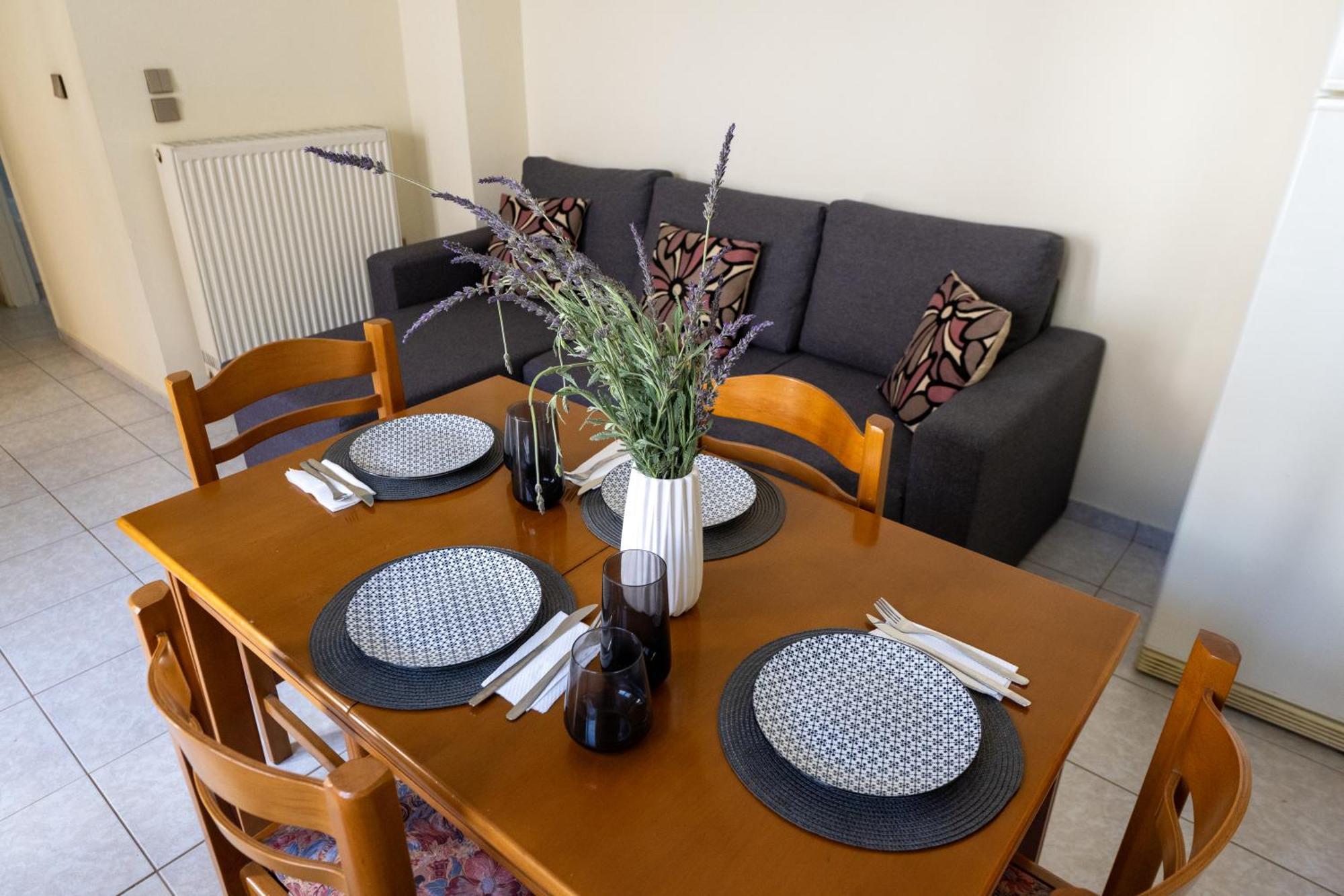 Mando Patrasso - Classical Apartment In The Center Of Patras With Free Parking 외부 사진