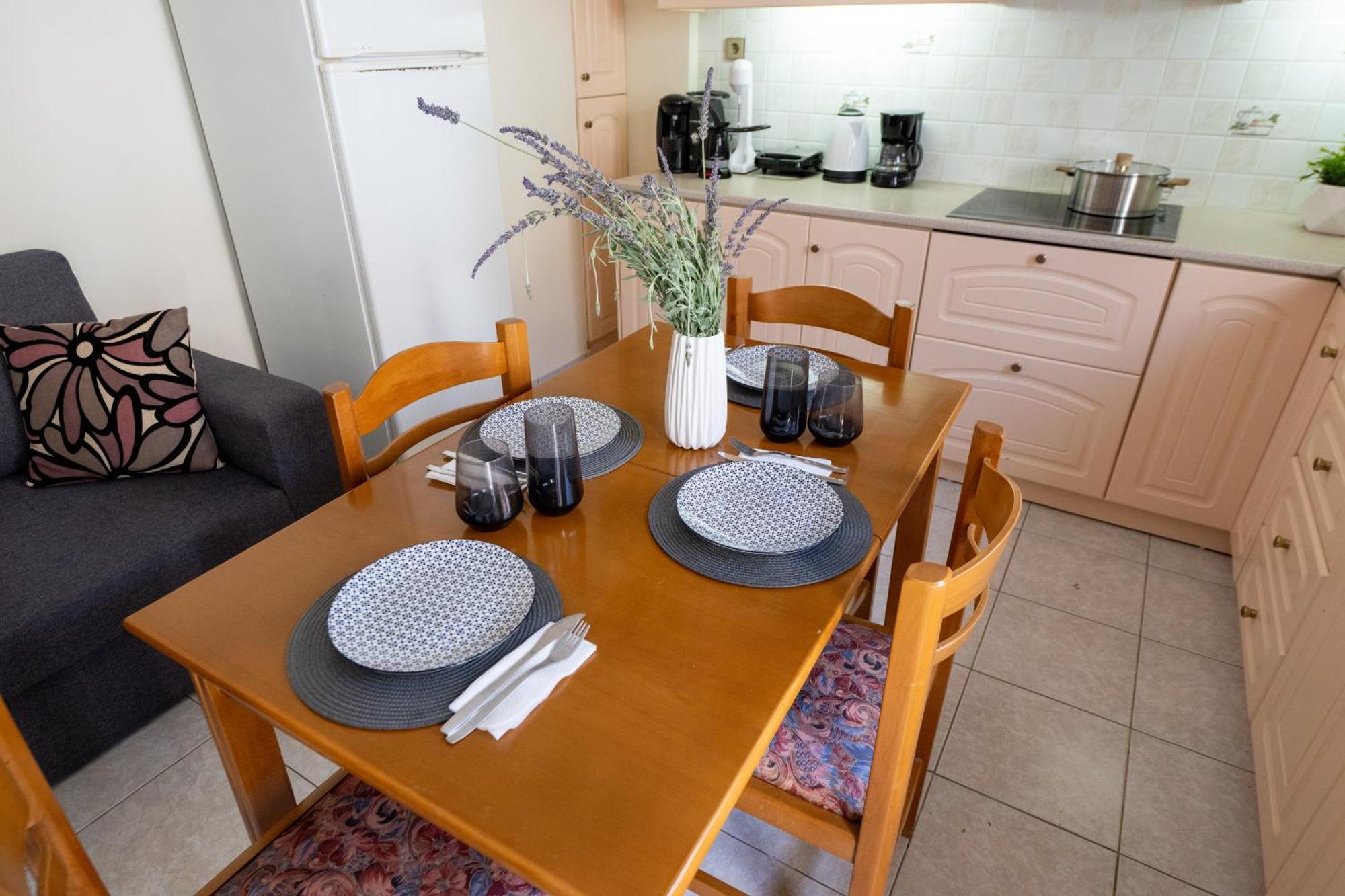 Mando Patrasso - Classical Apartment In The Center Of Patras With Free Parking 외부 사진