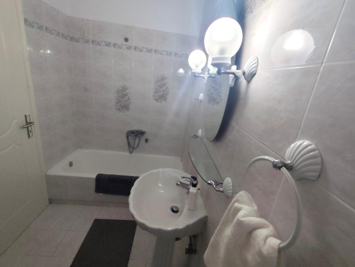 Mando Patrasso - Classical Apartment In The Center Of Patras With Free Parking 외부 사진