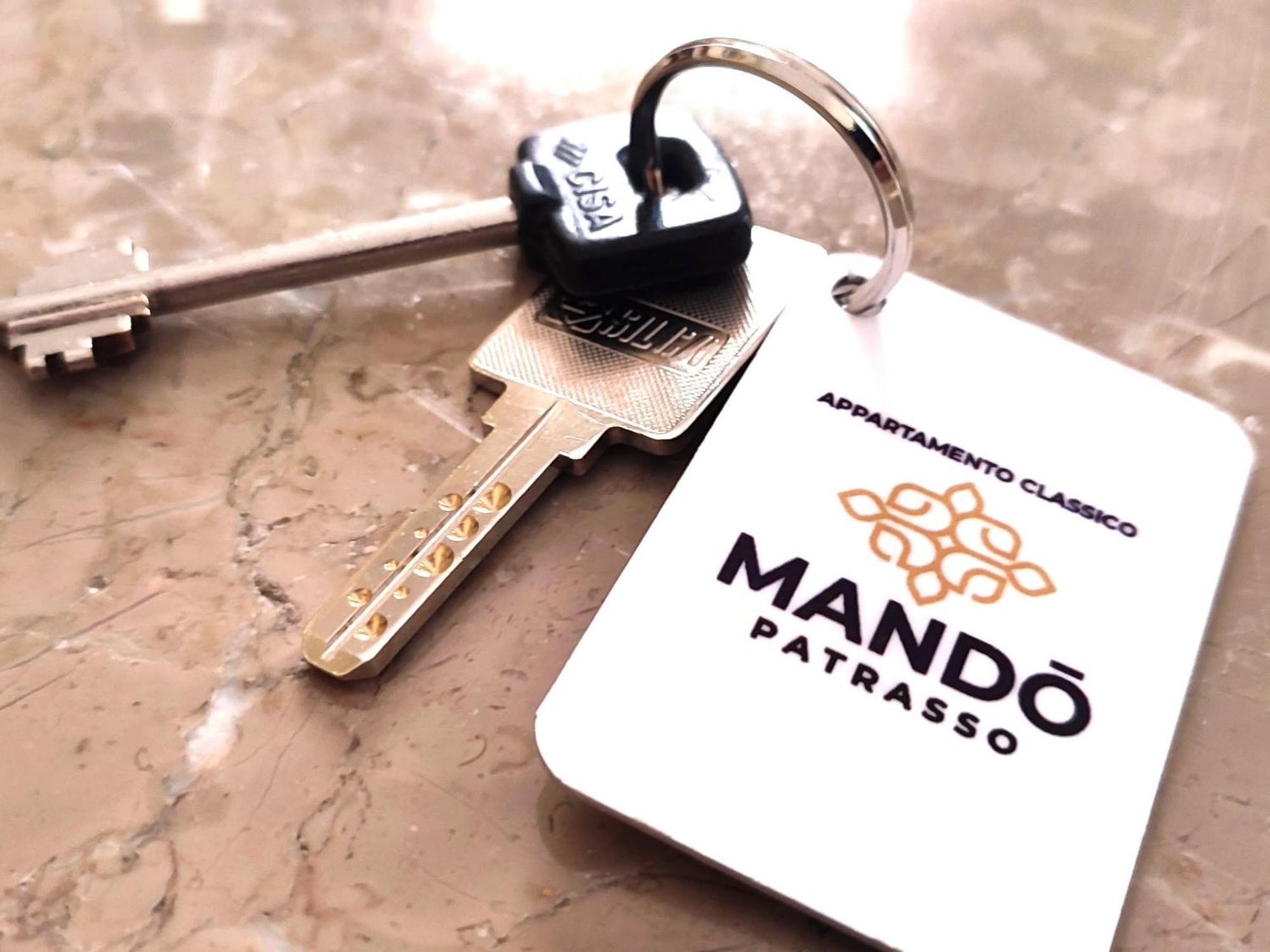 Mando Patrasso - Classical Apartment In The Center Of Patras With Free Parking 외부 사진