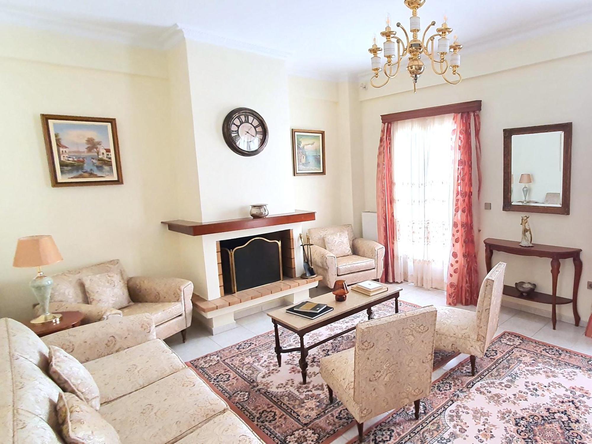 Mando Patrasso - Classical Apartment In The Center Of Patras With Free Parking 외부 사진