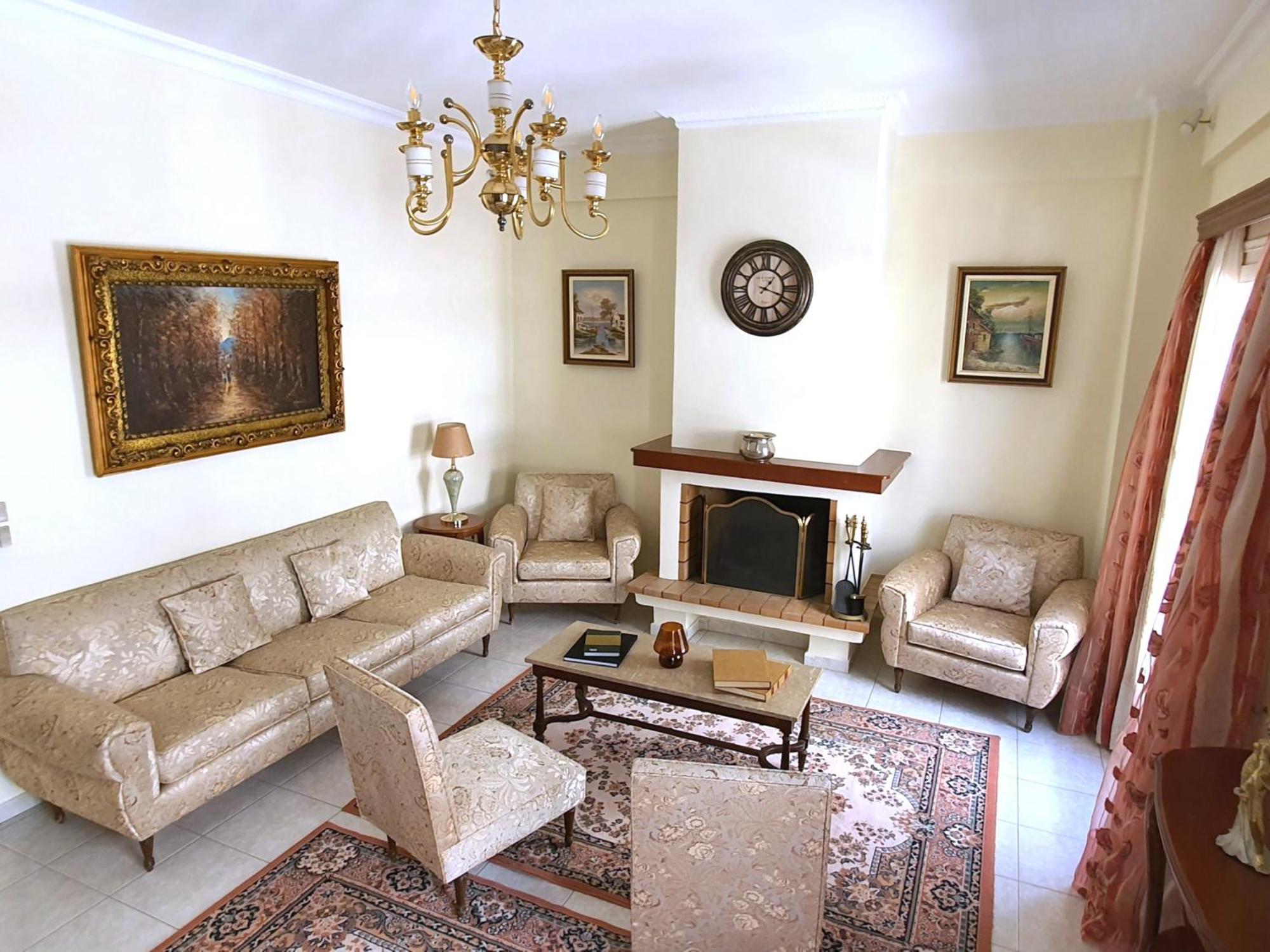 Mando Patrasso - Classical Apartment In The Center Of Patras With Free Parking 외부 사진