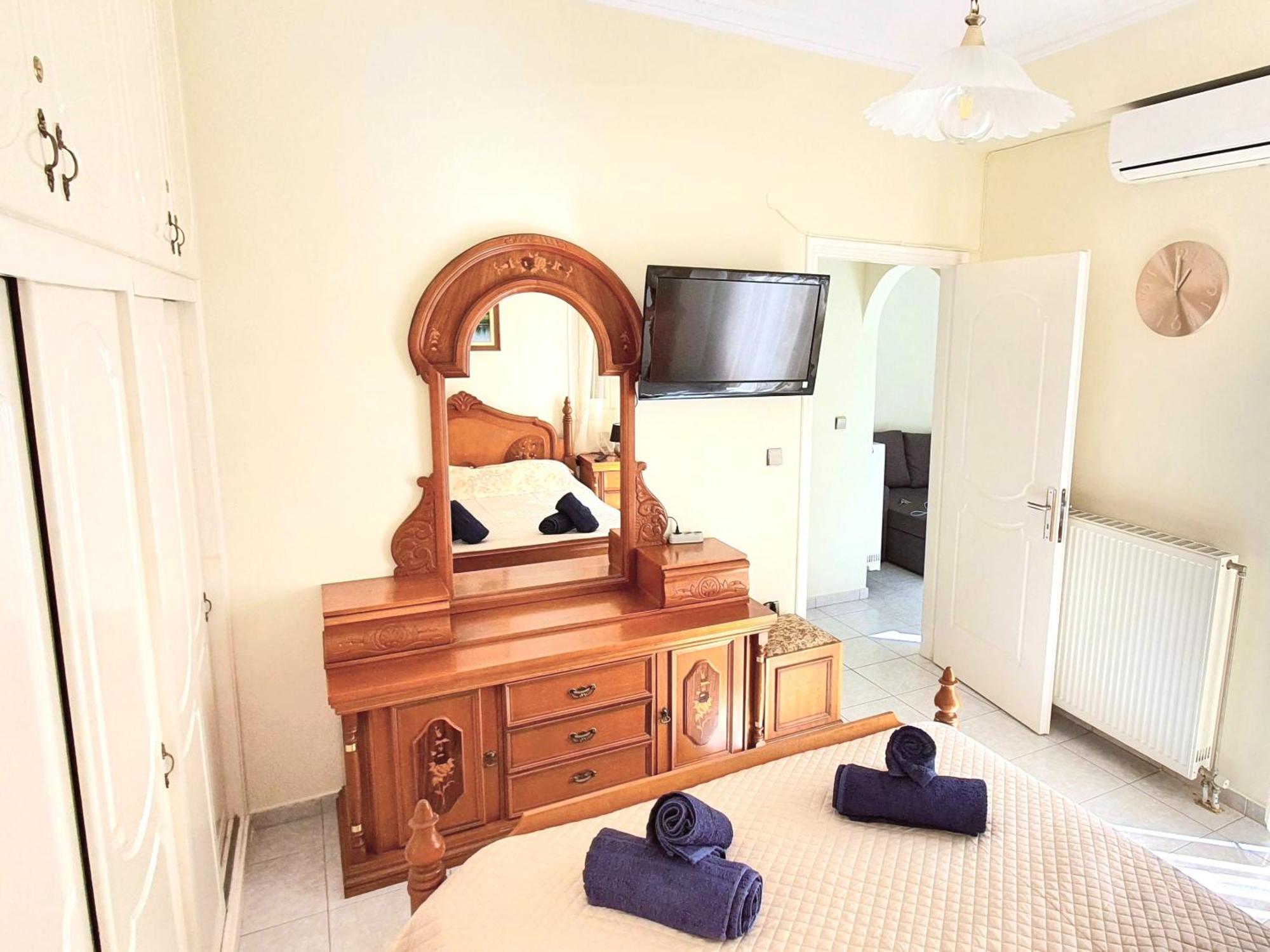 Mando Patrasso - Classical Apartment In The Center Of Patras With Free Parking 외부 사진